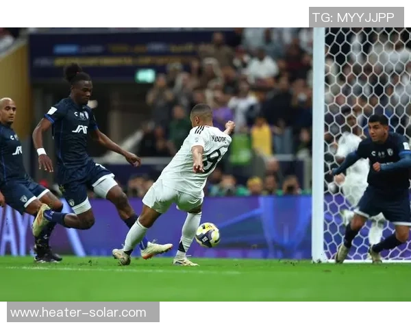 意甲焦点战波尔图与尤文图斯战平帽子戏法引发全场热烈反响