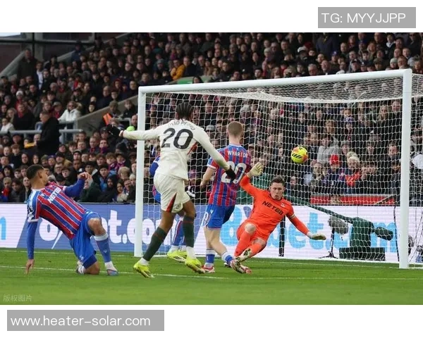 国王杯精彩对决曼联与切尔西战平绝杀瞬间引发全场狂欢分析战术细节